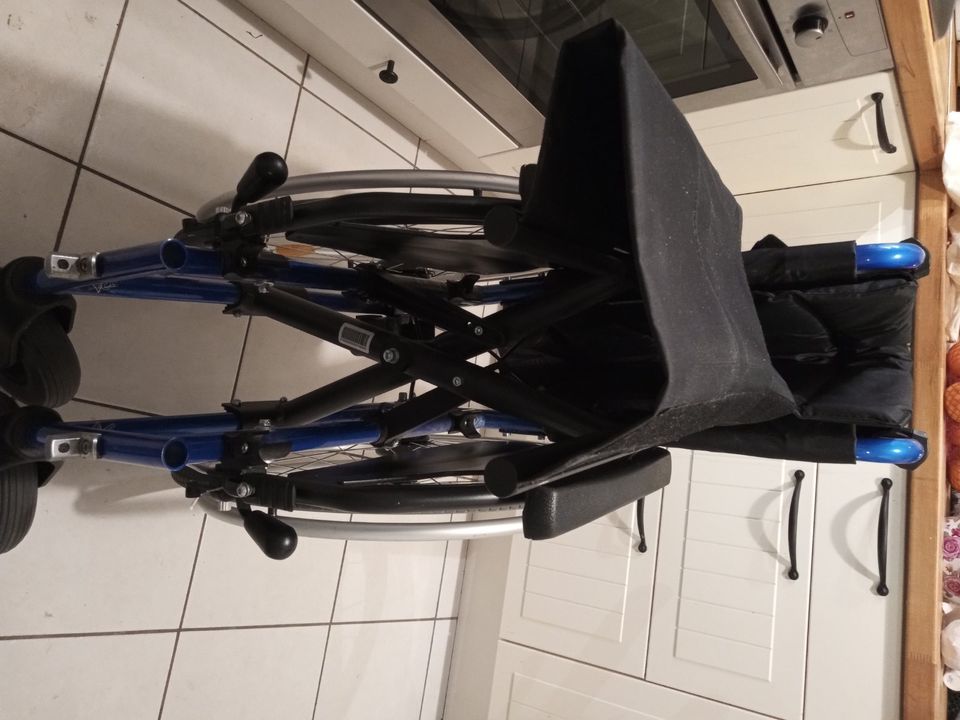 Rollstuhl 46 cm bis 140 kg in Frankfurt am Main
