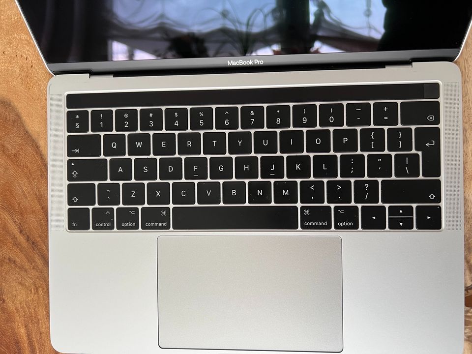 MacBook Pro A1706 Displaykabel QWERTY i7 in Germering