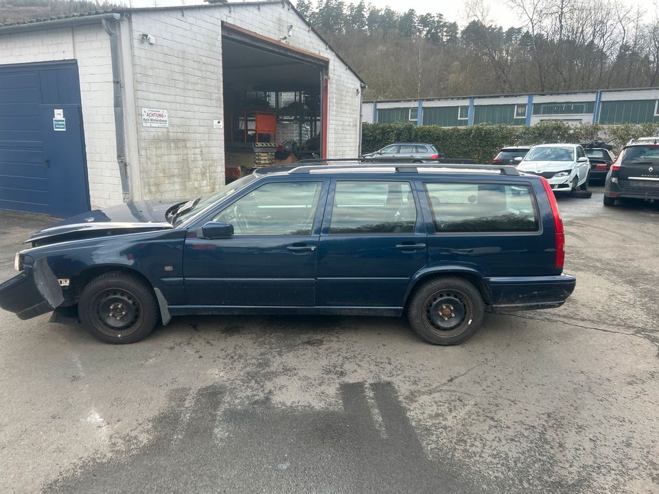 Schlachtfest Volvo V 70 in Siegen