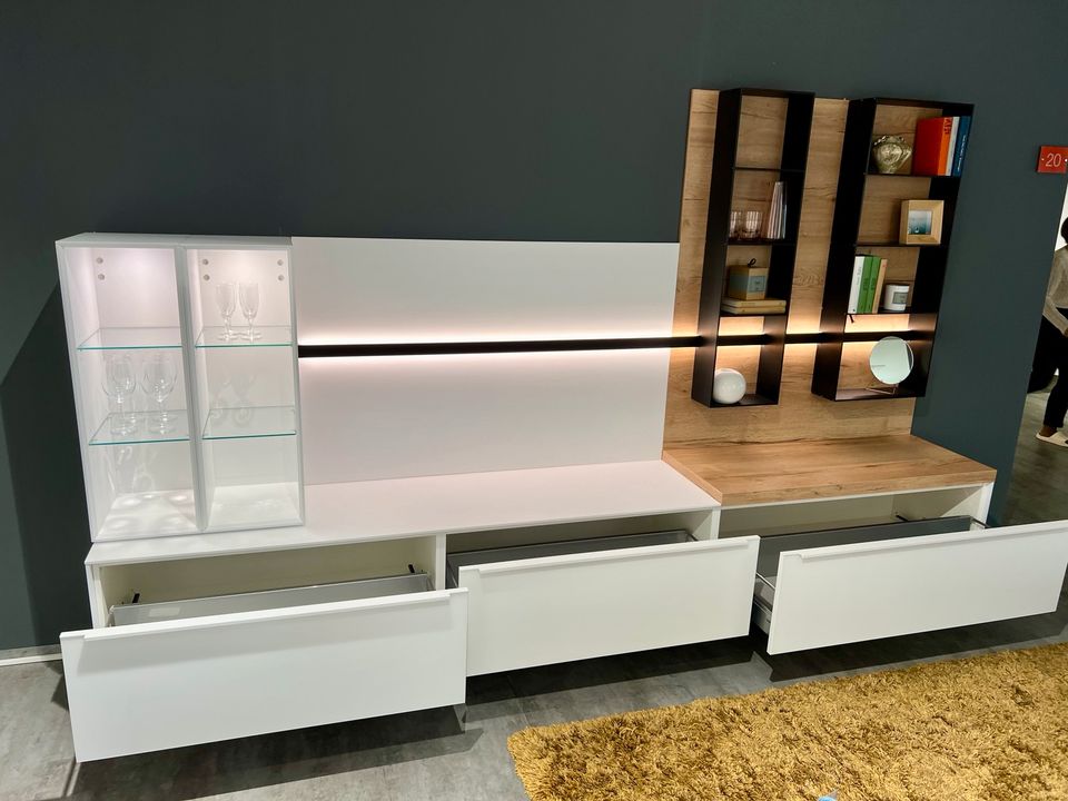 Wohnkombination NEU TV-Möbel inkl. LED Eiche weiß, LED mit Regal in Ingolstadt