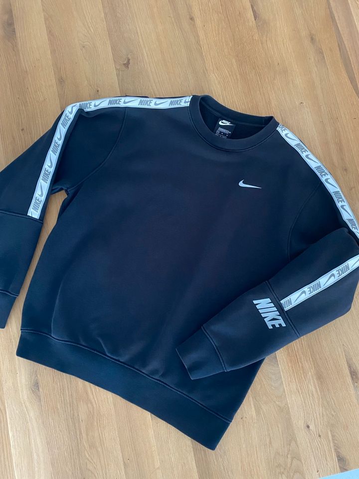 *Nike Original Pulli wie Neu Größe M in schwarz in Bedburg