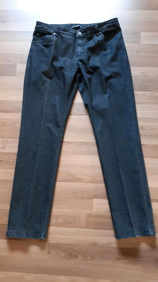 Jeans Hose von Comma Größe 42 grau schwarz in Bischoffen