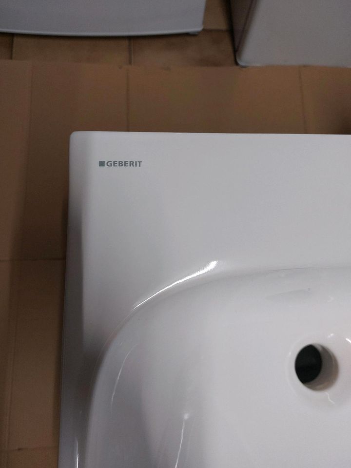 Waschbecken mit Unterschrank in Niederelbert