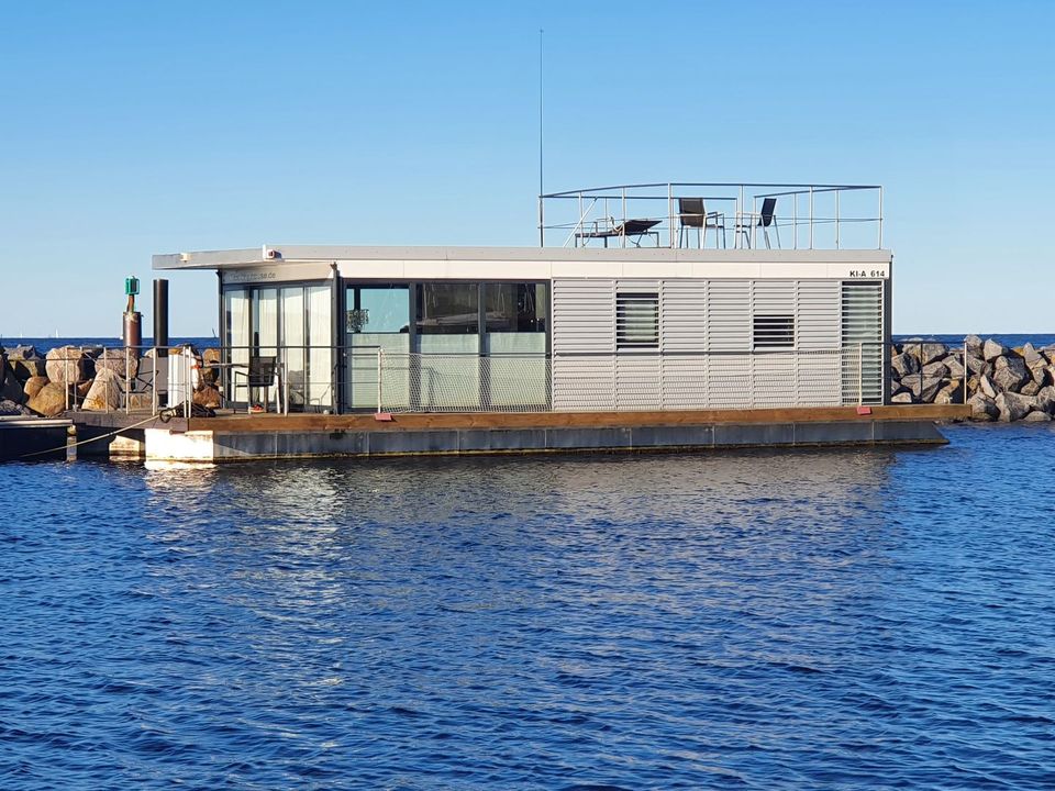 Floating 44 - Hausboot - Ferienwohnung an der Kieler Förde in Laboe