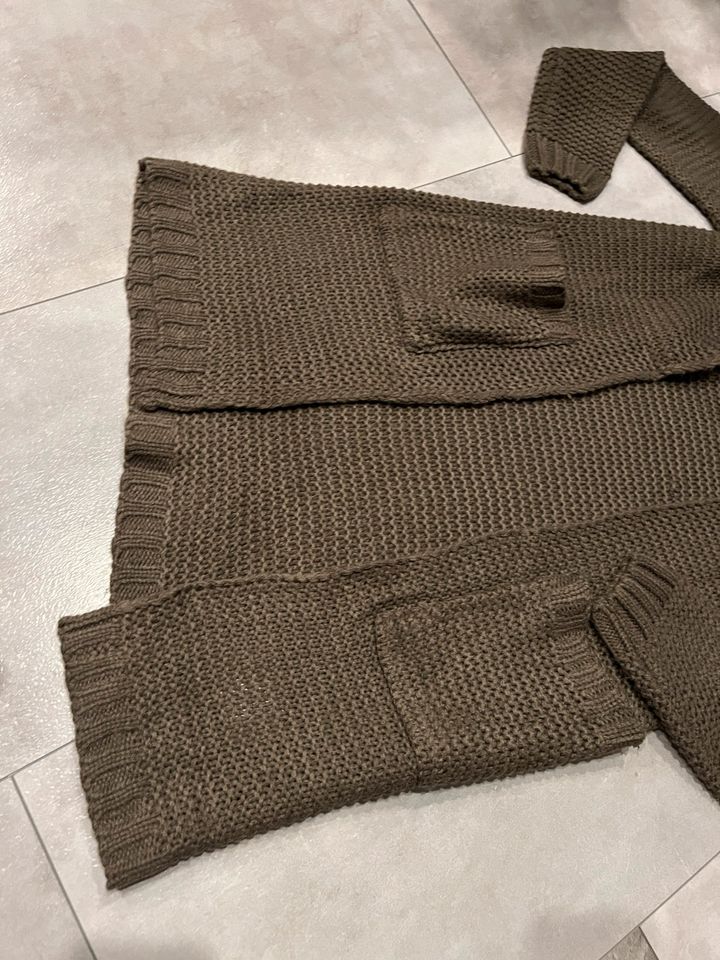 Lange braune Strickjacke, Gr. XS, wie neu in Oldenburg in Holstein