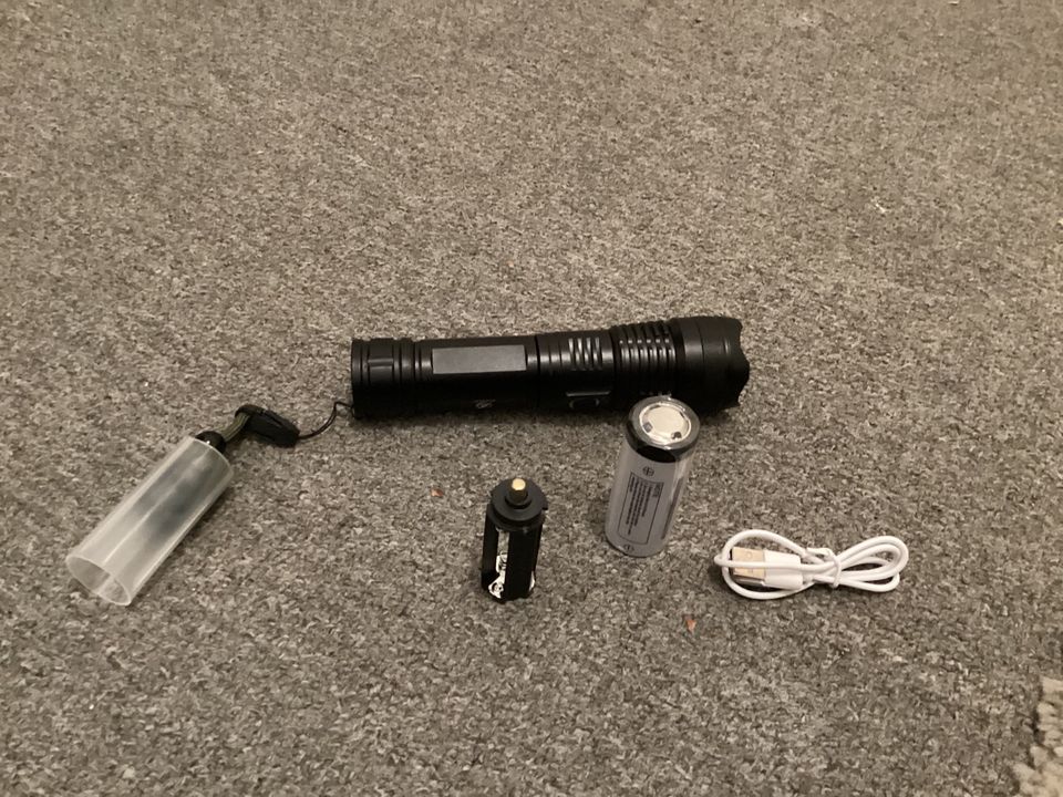 Super helle LED-Taschenlampe USB (kostenlos Versand) in Kleve