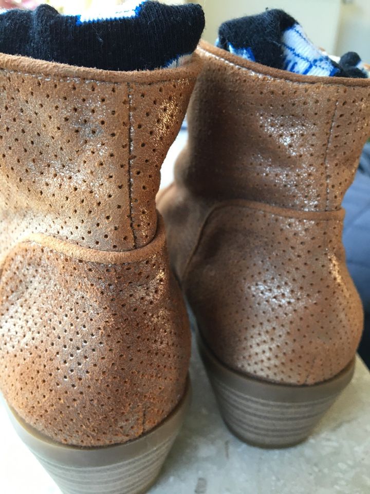 I-N-C Designer Stiefeletten (Gold) Größe 38 in Kinheim