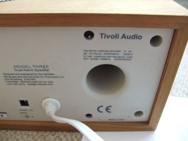 Tivoli Audio Dual Alarm Speaker - Lautsprecher Uhr Wecker Walnuss in Berlin