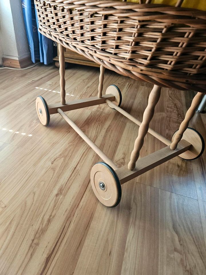 Kinder Puppen Stubenwagen Kinderbett Shabby Vintage in Wilhelmsthal