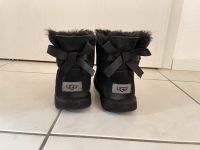 UGG Boots Größe 36 schwarz Schleife Baden-Württemberg - Villingen-Schwenningen Vorschau