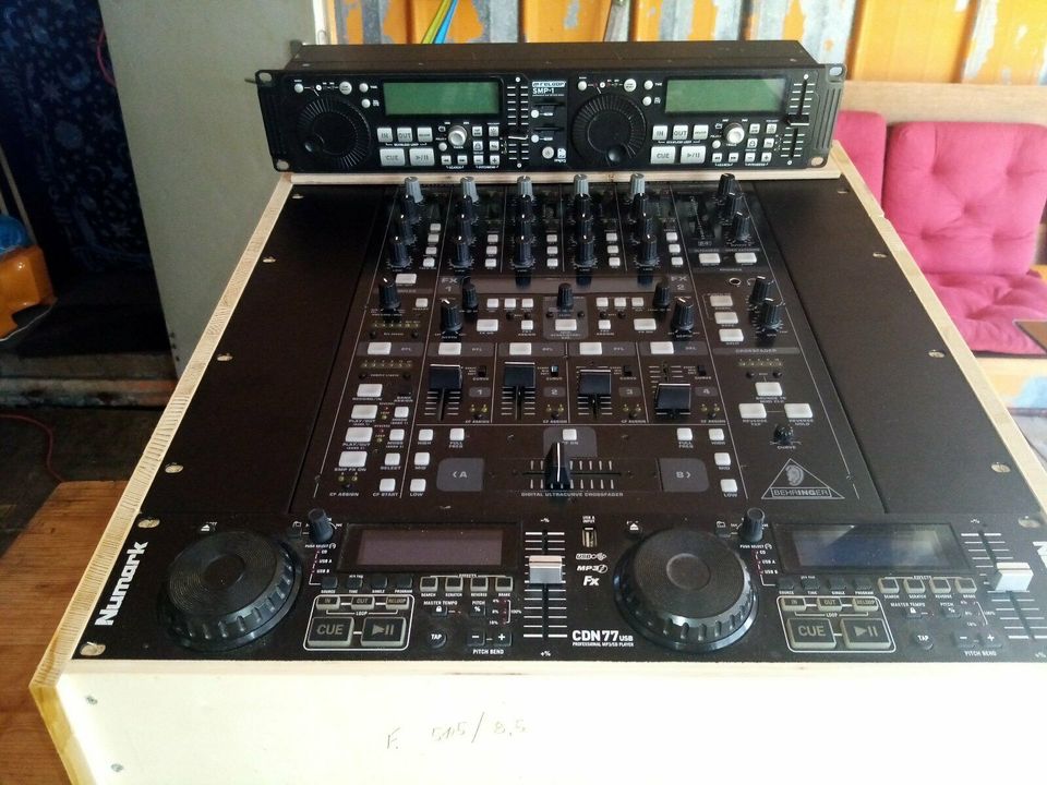dj - reck mit 2 x cd/usb - 2 x sd - 4 kanal + 2 x mikro dj-mixer in Riegel