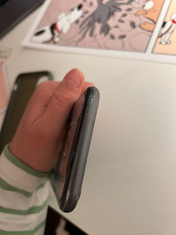 iPhone 11 64GB schwarz (inkl. Ladekabel) in Berlin