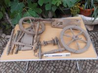 Reste von 2 alten Spinnrädern aus Holz, mit Gebrauchsspuren, Sachsen-Anhalt - Ballenstedt Vorschau