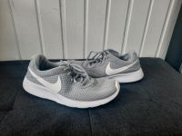 Nike Tanjun Sportschuhe Größe 42 grau Essen-West - Holsterhausen Vorschau