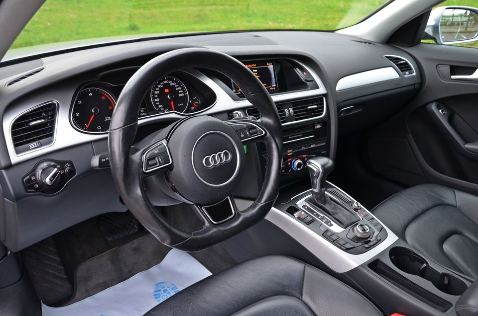Audi A4 2.0 TDI S-line / Xenon / Leder / Navigation / 18-Zoll in Alsfeld