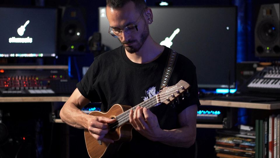 Bassunterricht - Gitarre Bass Ukulele Lehrer Karlsruhe Online in Karlsruhe