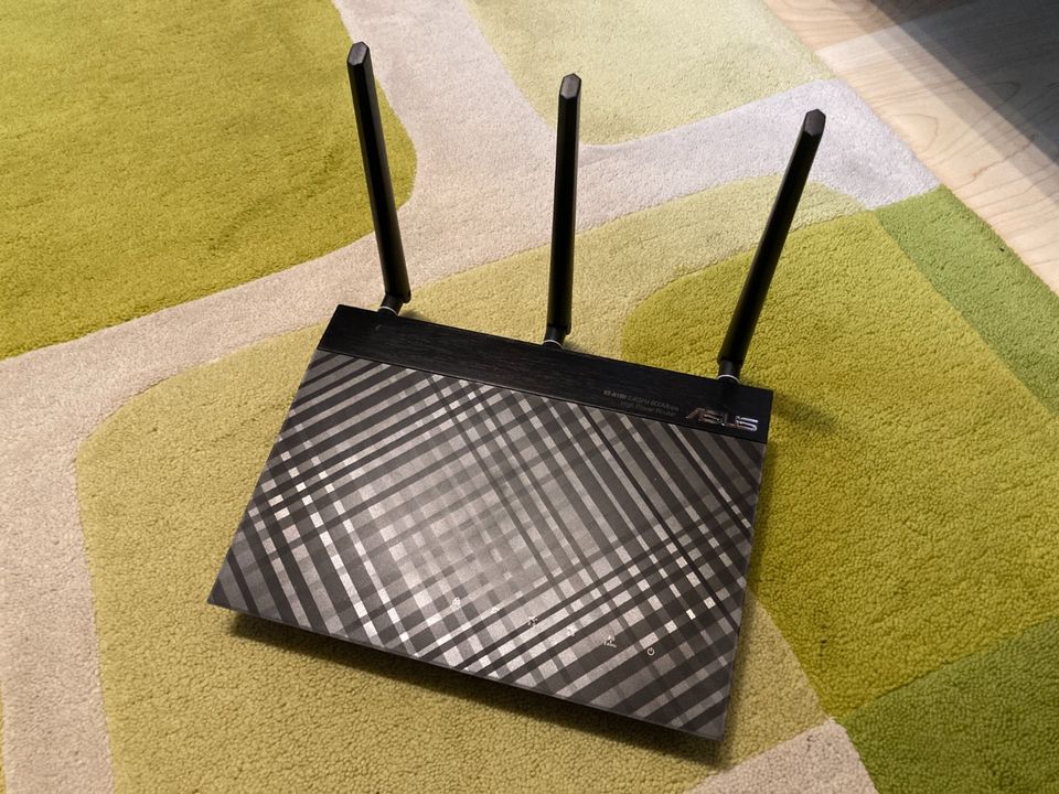 ASUS RT-N18U WLAN Router in München