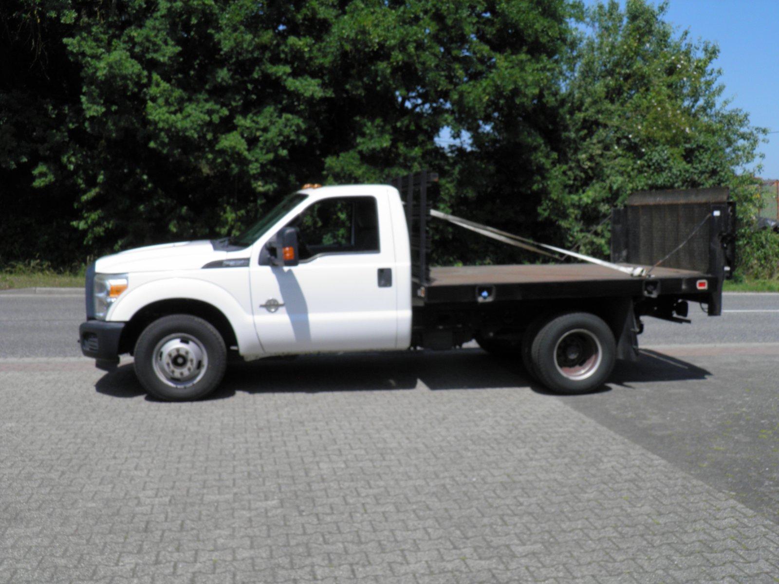 Abbildung des Autos FORD F 350 FLATBED LIFTG…