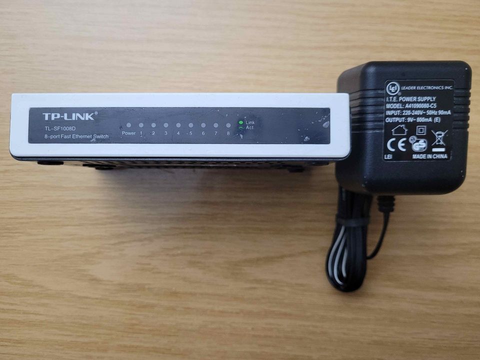 Switch TP-LINK TL-SF 1008 D 8-port 10/100 Desktop (TL-SF1008D) in Grefrath