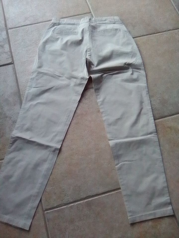 Blu Motion Chinohose Größe 30 beige 98% Baumwolle 2% Elastan Aldi in Schönbrunn