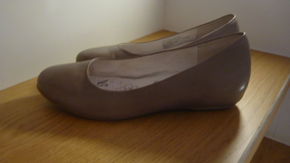 Caprice  Ballerinas  Pumps  Flach   Steingrau Gr. 38,5 in Berlin