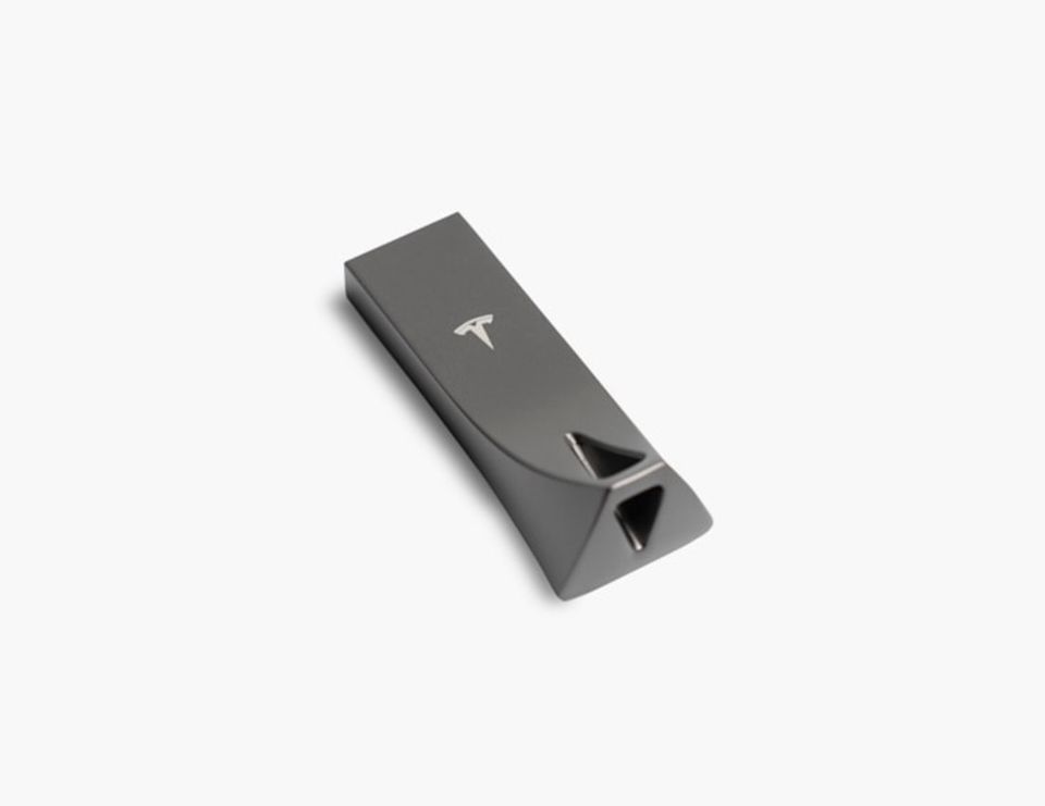 Tesla USB Stick - 128 GB in Moers