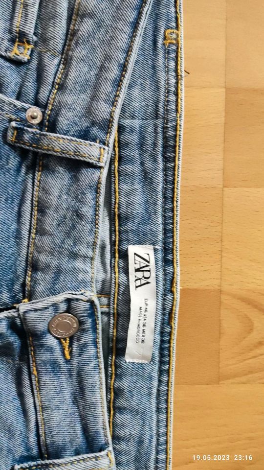 Kurze Herren Jeans Shorts von Zara in 46 in Bornheim