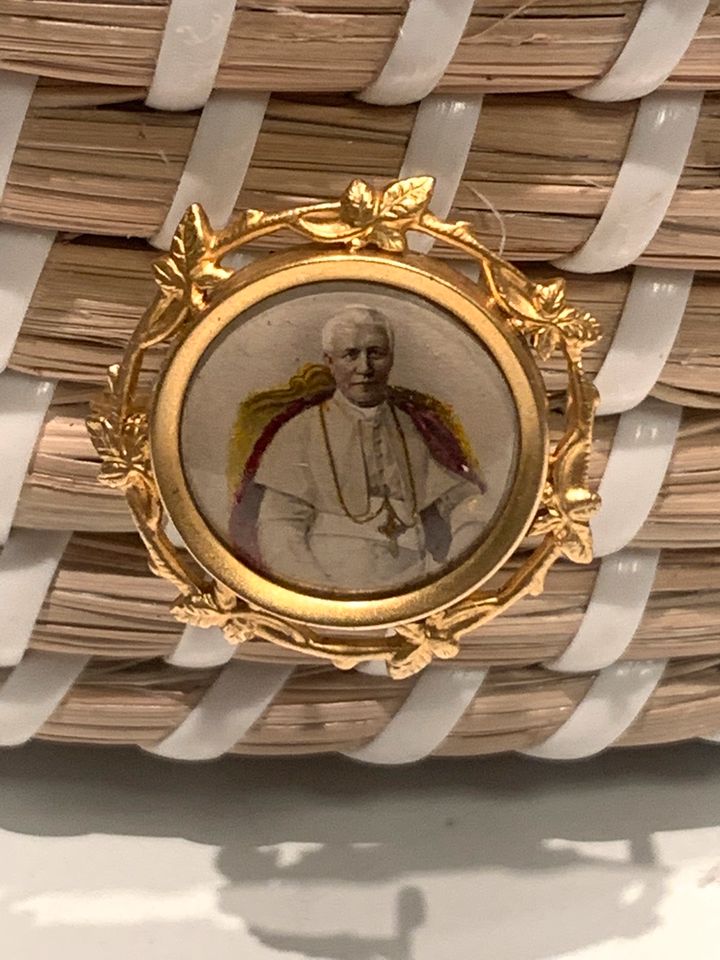 Brosche 1910 Papst Pius X Antik Alt in Stuttgart