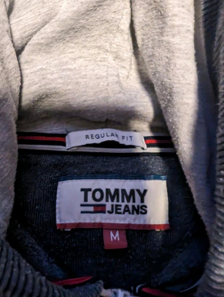 Tommy Hilfiger Kaputzen Pulli Größe M in Wolferstadt