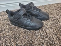 Nike Sneaker Gr. 27 Schuhe schwarz Jungen *wie neu* Klettverschlu Niedersachsen - Wetschen Vorschau