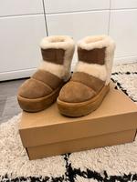 Ugg Boots gr 38 .. neu mit Karton Niedersachsen - Rinteln Vorschau