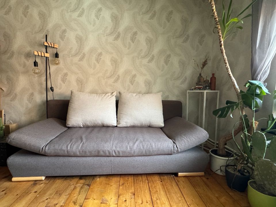 Sofa Grau/ Braun mit Schlaffunktion und Sofakasten in Edemissen