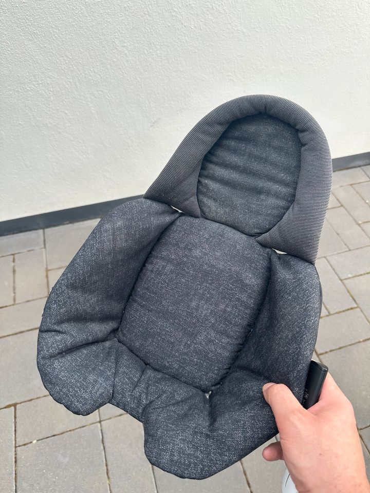 Maxi Cosi I-Size Pebble incl. Neugeboreneneinsatz in Köln