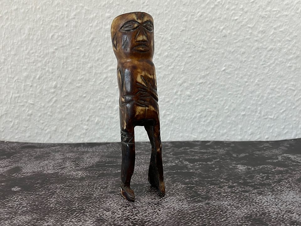 Antike Figur Skulptur Knochen Schnitzerei / Kunst aus Namibia in Dortmund