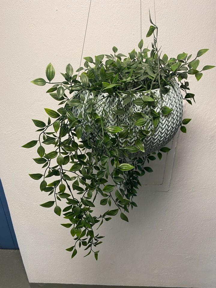 Hängeampel mit Ikea Kunstpflanzen in Stockach