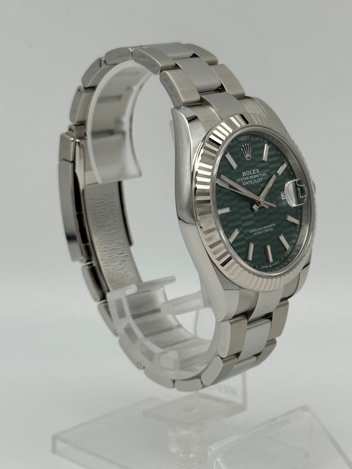 Rolex Datejust 41 Grün Motif Oyster NEU 2024 in Düsseldorf