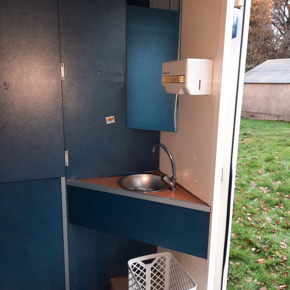 Moderner Toilettenwagen> Miet-WC zu vermieten in Bonn