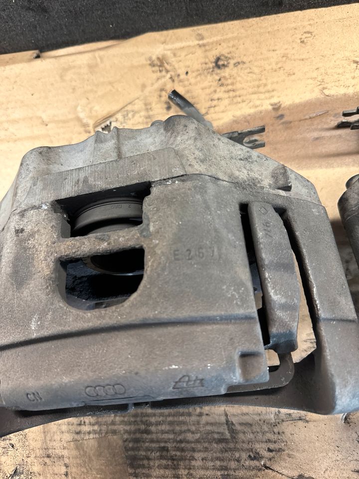 Audi A4 B7 3.0 TDI Bremssättel vorne Bremssattel Set ATE in Obersulm