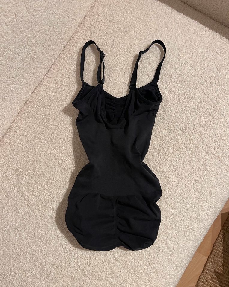 NEU Skims Seamless Sculpt Brief Bodysuit S / M Schwarz Onyx Shape in Köln