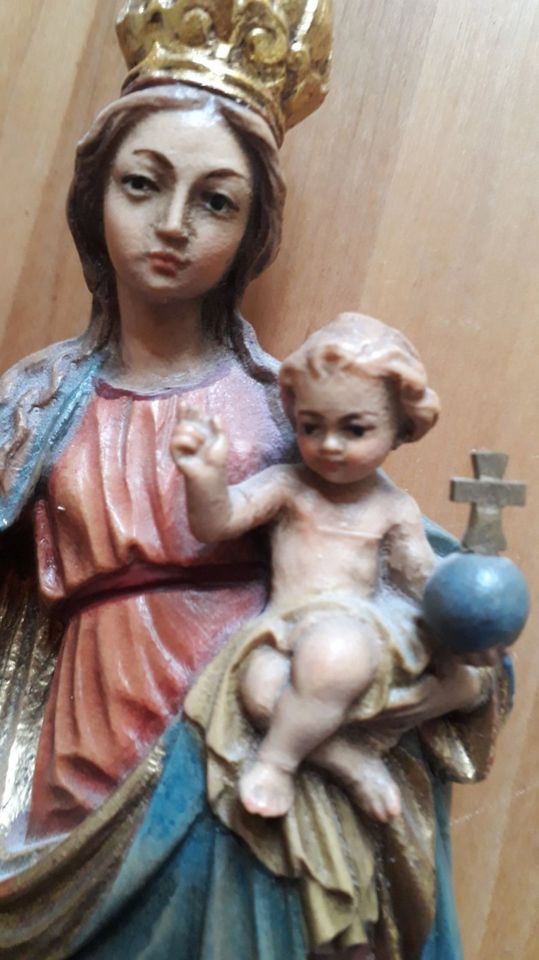 Mutter Gottes mit Jesuskind aus Holz geschnitzt bemalt Unikat in