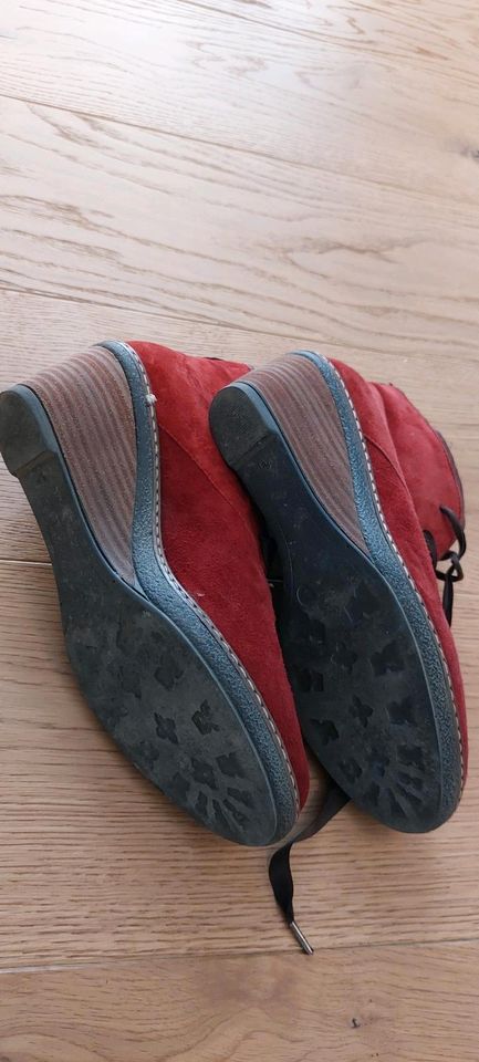 Schuh mit Keilabsatz von Donna Carolina, 38,5 in Wennigsen