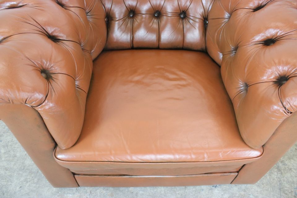 Englischer Vintage Chesterfield Clubsessel Braun Leder 80er Jahre in Berlin