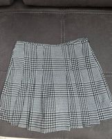 Rockshorts Shorts Rock ZARA Gr. 134 wie neu Nordrhein-Westfalen - Grevenbroich Vorschau