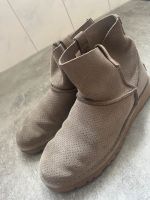 Ugg Boots grau 39 gelochtes weiches Leder Sommerboots Nordrhein-Westfalen - Rommerskirchen Vorschau