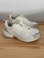 Fila Sneaker Turnschuhe Sportschuhe Weiß Beige Creme Grau 38 NEU Hessen - Schwarzenborn Vorschau