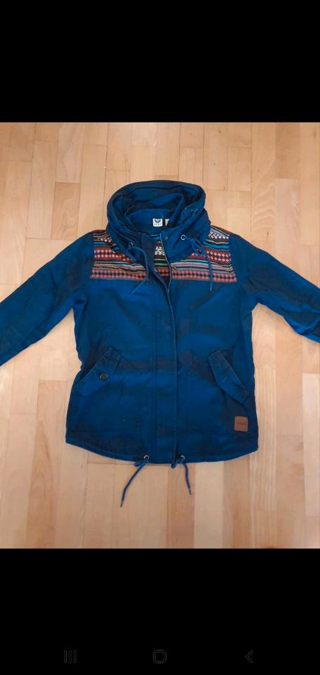 Roxy Übergangsjacke Damen blau mit gesticktem Muster in Freiburg im Breisgau