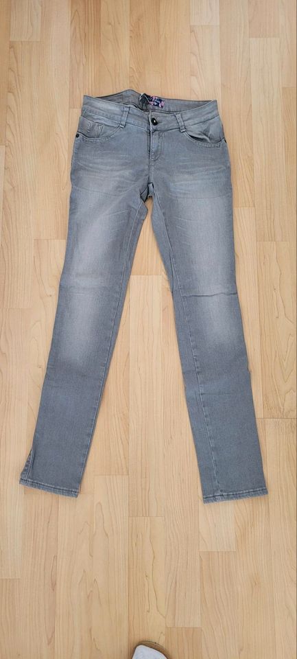 Graue Skinny Jeanshose von "just blue" Gr. 14 (176) in Bad Homburg