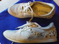 Tamaris Sneakers Gr. 41 hell mit Steinen Nordrhein-Westfalen - Schwerte Vorschau