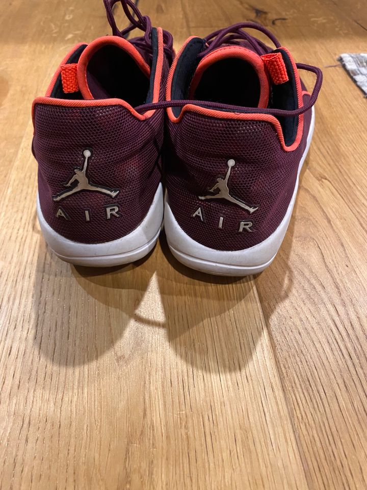 Jordan Nike Sneaker Turnschuhe Gr. 42 Schuhe Bordeaux in Saarbrücken