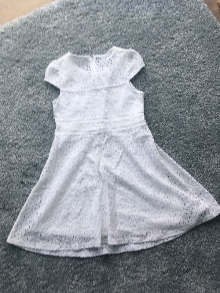Weißes Kleid Gr. 134/140 in Baar-Ebenhausen